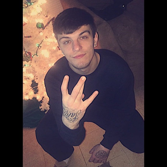 Meet your Posher, Caleb - Picture 2 of 2